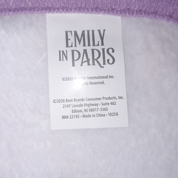 Emily In Paris Towel - Picture 4 of 6